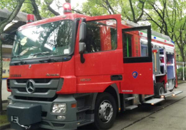 壓縮空氣泡沫消防車